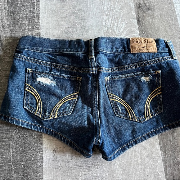Hollister Denim Distressed Dark Wash Jean Shorty Booty Shorts Size 1 w25 - Picture 9 of 9